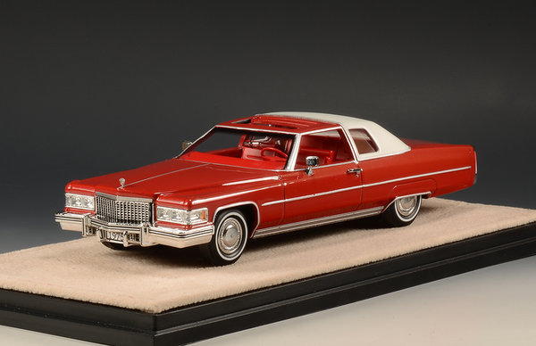CADILLAC - COUPE DEVILLE 1975 - FIRETHORNE RED MET